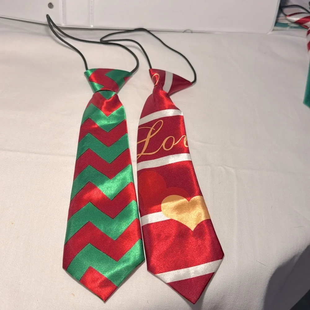 Ties 10” satin look and feel. Christmas NWOT attached elastic cord set 2 unisex